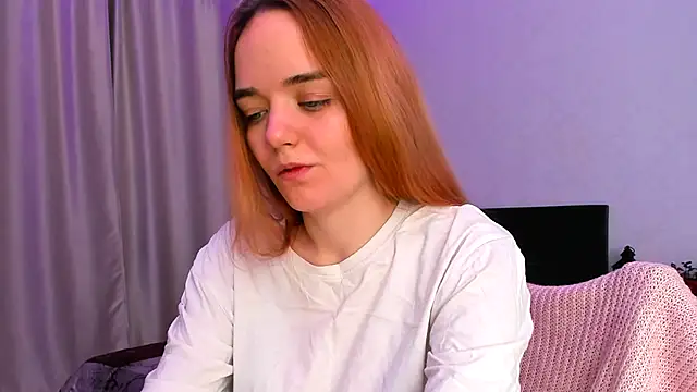 Snapshot of JanetShy chatting on December 2, 2025, 7:10 am JanetShy online show from December 2, 2025, 7:10 am