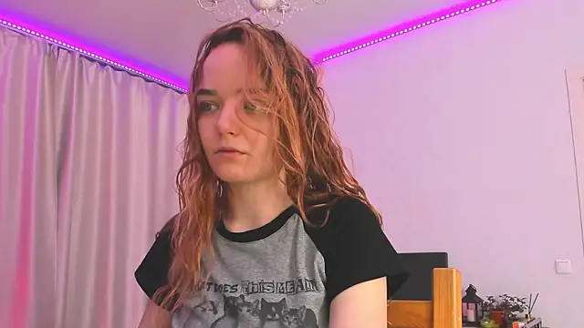 Snapshot of JanetShy chatting on November 21, 2025, 7:07 am JanetShy online show from November 21, 2025, 7:07 am