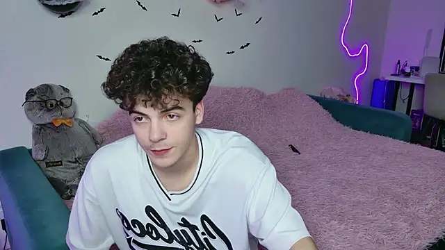 Alice18James online show from October 16, 2025, 7:22 pm