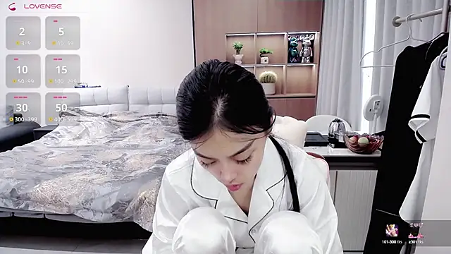 Xiao-zuzongl online show from October 8, 2025, 4:03 am