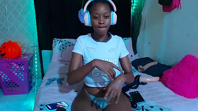 Snapshot of SexyPetitex25 chatting on November 8, 2025, 12:25 am SexyPetitex25 online show from November 8, 2025, 12:25 am