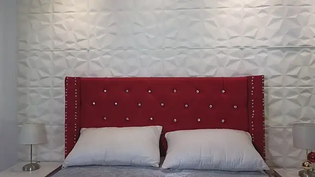 Snapshot of Lucy_n_pink chatting on December 14, 2025, 2:00 pm Lucy n pink online show from December 14, 2025, 2:00 pm