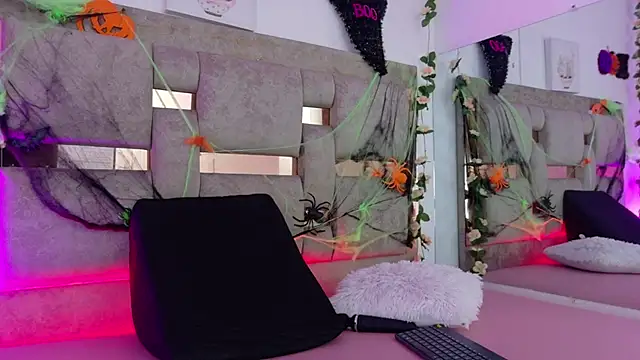 Snapshot of Madison_03 chatting on October 30, 2025, 12:31 am Madison 03 online show from October 30, 2025, 12:31 am