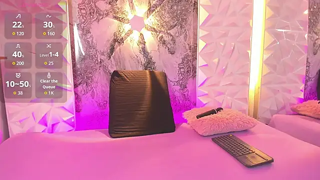 Snapshot of Madison_03 chatting on November 11, 2025, 5:02 am Madison 03 online show from November 11, 2025, 5:02 am