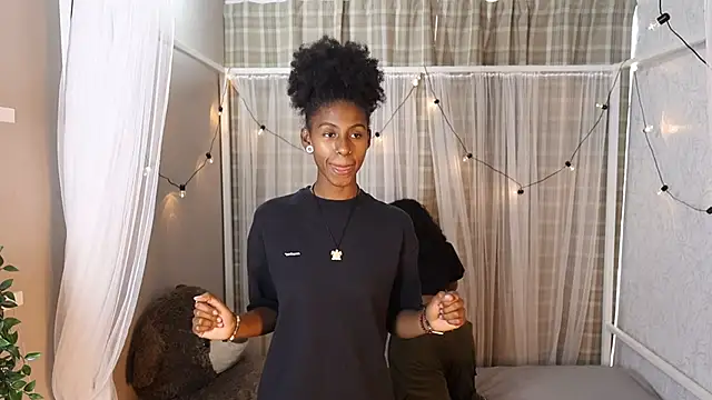 Snapshot of lynx_sun chatting on November 10, 2025, 8:25 pm lynx sun online show from November 10, 2025, 8:25 pm