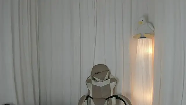 Snapshot of lynx_sun chatting on November 20, 2025, 5:46 pm lynx sun online show from November 20, 2025, 5:46 pm