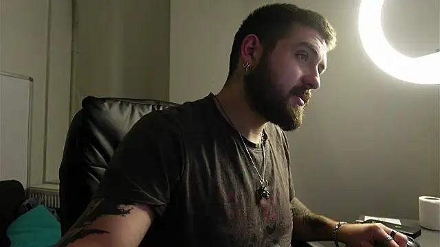 Snapshot of Mike_Platano chatting on November 11, 2025, 8:03 pm Mike Platano online show from November 11, 2025, 8:03 pm