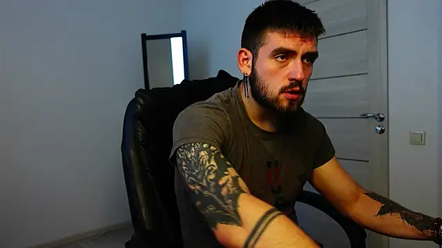 Snapshot of Mike_Platano chatting on September 23, 2025, 2:13 pm Mike Platano online show from September 23, 2025, 2:13 pm