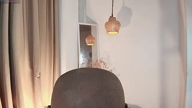 Nicolletease online show from December 4, 2025, 12:26 pm