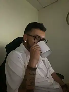 cristopher wallacee online show from November 27, 2025, 9:37 pm