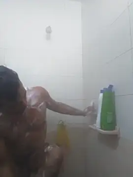 Snapshot of Zeus093387 chatting on October 19, 2025, 9:39 pm Zeus093387 online show from October 19, 2025, 9:39 pm