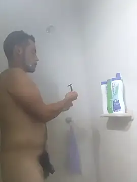 Snapshot of Zeus093387 chatting on September 16, 2025, 2:45 am Zeus093387 online show from September 16, 2025, 2:45 am