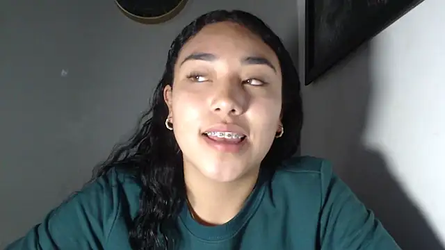 Snapshot of AmberGold- chatting on November 11, 2025, 11:09 pm AmberGold- online show from November 11, 2025, 11:09 pm