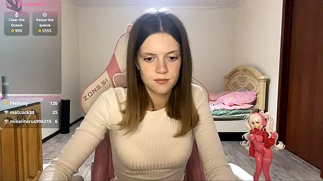 VibeQueenLucy online show from September 17, 2025, 3:47 pm