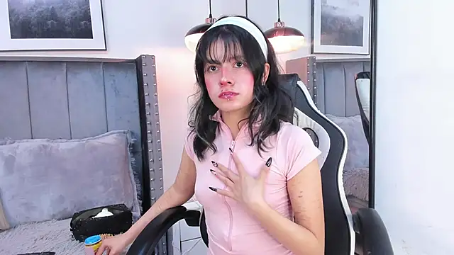 Snapshot of Miyu_Komori chatting on February 16, 2026, 1:10 pm Miyu Komori online show from February 16, 2026, 1:10 pm