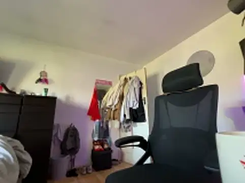 Snapshot of Prill940 chatting on April 8, 2026, 8:27 am Prill940 online show from April 8, 2026, 8:27 am