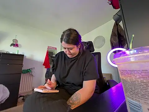 Snapshot of Prill940 chatting on April 12, 2026, 8:17 am Prill940 online show from April 12, 2026, 8:17 am