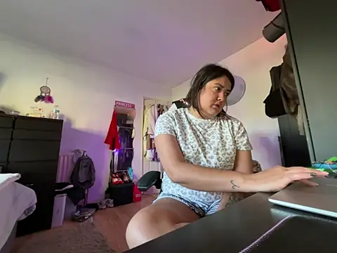 Snapshot of Prill940 chatting on April 14, 2026, 7:02 am Prill940 online show from April 14, 2026, 7:02 am