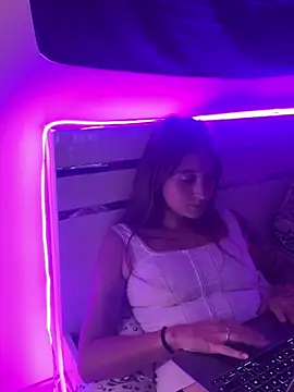 Snapshot of duomagique_off chatting on September 13, 2025, 10:21 pm duomagique off online show from September 13, 2025, 10:21 pm