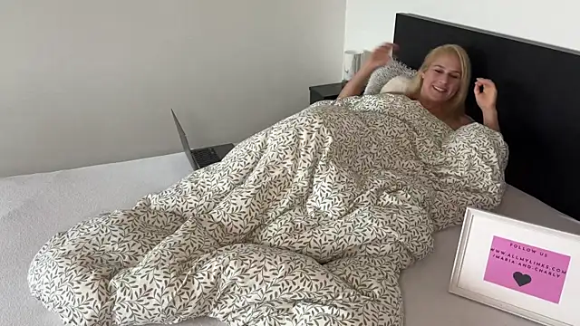 Snapshot of Maria-and-Charly chatting on October 27, 2025, 1:45 pm Maria-and-Charly online show from October 27, 2025, 1:45 pm