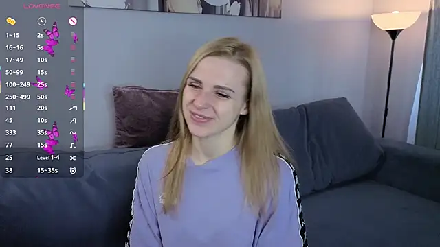 Snapshot of HelenMartines chatting on September 27, 2025, 10:32 am HelenMartines online show from September 27, 2025, 10:32 am