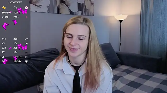 Snapshot of HelenMartines chatting on October 30, 2025, 10:24 am HelenMartines online show from October 30, 2025, 10:24 am