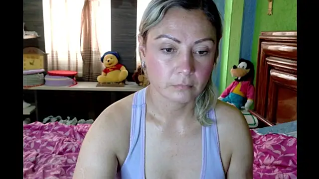 Snapshot of _Charlize_theron_ chatting on April 22, 2026, 7:31 pm Charlize theron online show from April 22, 2026, 7:31 pm