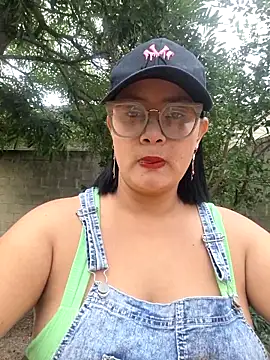 Snapshot of Milagros-hot chatting on November 14, 2025, 2:21 pm Milagros-hot online show from November 14, 2025, 2:21 pm