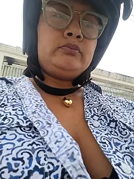 Snapshot of Milagros-hot chatting on November 11, 2025, 8:36 pm Milagros-hot online show from November 11, 2025, 8:36 pm