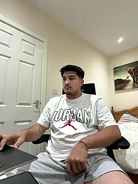 Snapshot of mixedcouplee69 chatting on November 2, 2025, 6:24 pm mixedcouplee69 online show from November 2, 2025, 6:24 pm