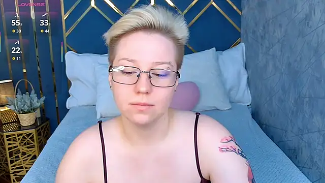 AlexandraGreen online show from December 14, 2025, 4:01 pm