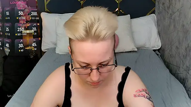 AlexandraGreen online show from November 16, 2025, 9:08 pm