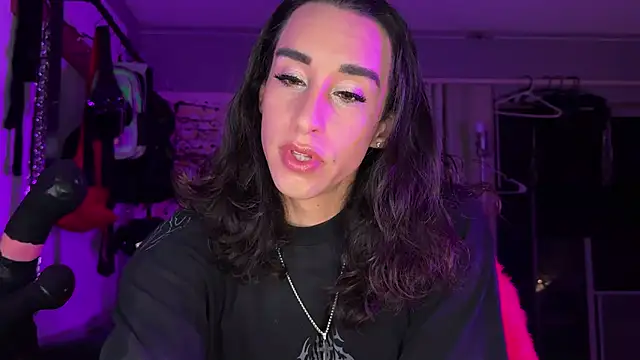 Snapshot of xoFrankie chatting on November 5, 2025, 3:53 am xoFrankie online show from November 5, 2025, 3:53 am