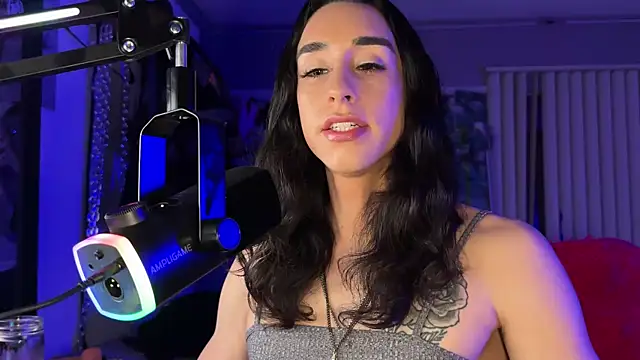 xoFrankie online show from April 7, 2026, 3:19 am