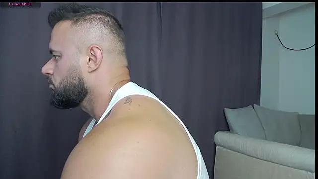 Snapshot of RickyMiami1 chatting on July 18, 2026, 6:27 pm RickyMiami1 online show from July 18, 2026, 6:27 pm
