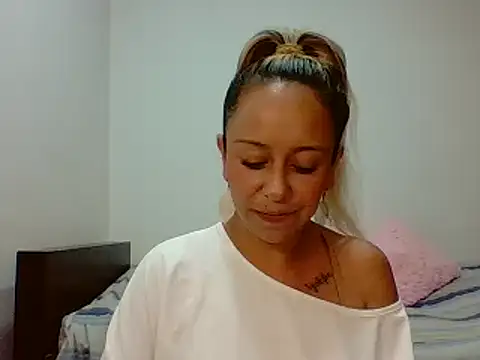 Snapshot of leah_susman chatting on October 17, 2025, 2:37 am leah susman online show from October 17, 2025, 2:37 am
