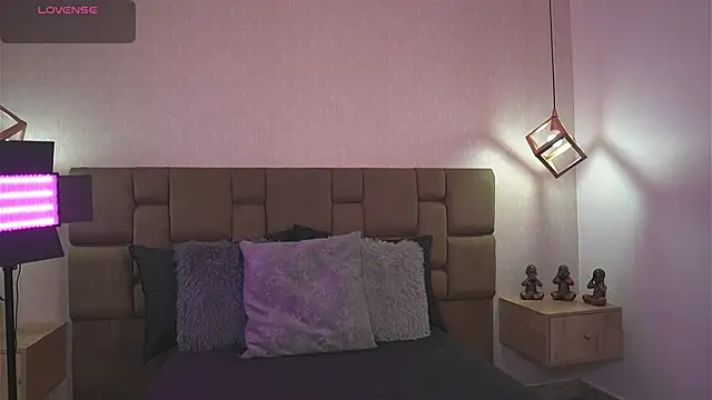 Julieth Rojas online show from April 29, 2026, 4:05 am