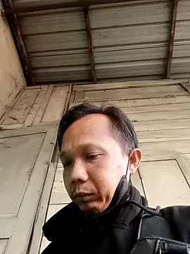 Arya85 online show from November 9, 2025, 11:09 pm