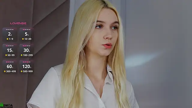 Snapshot of SaraHearts chatting on November 10, 2025, 3:44 am SaraHearts online show from November 10, 2025, 3:44 am