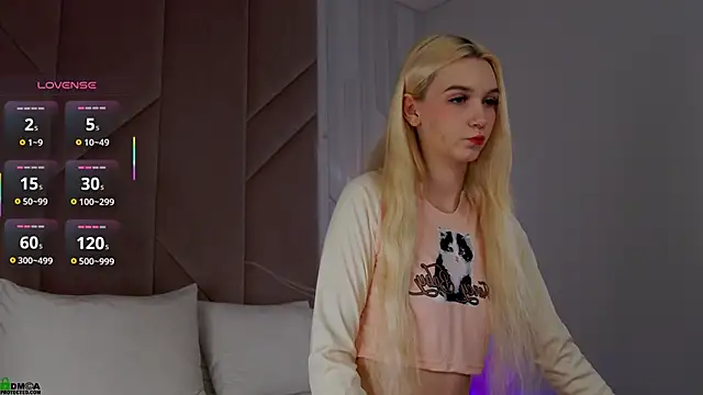 Snapshot of SaraHearts chatting on November 15, 2025, 1:31 am SaraHearts online show from November 15, 2025, 1:31 am