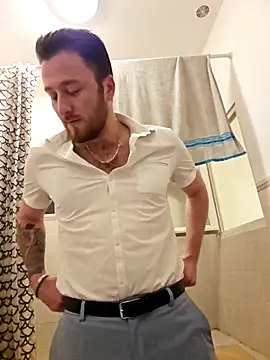 Snapshot of Keviios chatting on December 2, 2025, 5:47 pm Keviios online show from December 2, 2025, 5:47 pm