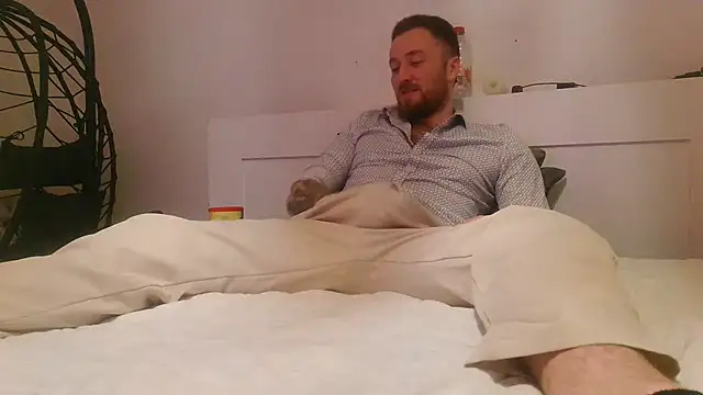 Snapshot of Keviios chatting on November 7, 2025, 11:04 am Keviios online show from November 7, 2025, 11:04 am