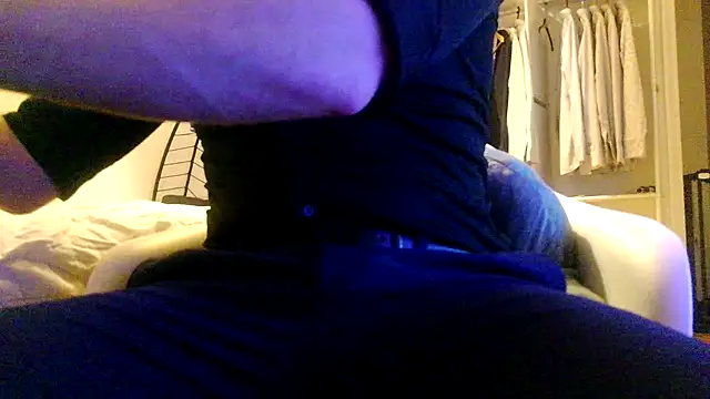 Snapshot of Keviios chatting on December 20, 2025, 10:34 pm Keviios online show from December 20, 2025, 10:34 pm