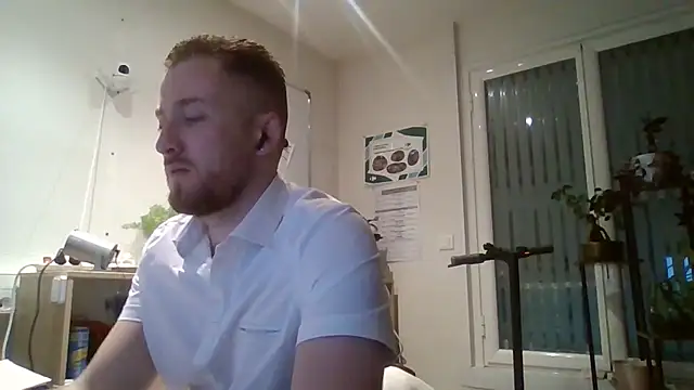 Snapshot of Keviios chatting on October 28, 2025, 5:56 pm Keviios online show from October 28, 2025, 5:56 pm