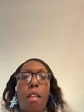 CinnaCakesss online show from March 18, 2026, 11:27 pm