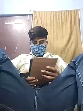 Snapshot of YourTarzan chatting on October 9, 2025, 5:24 pm YourTarzan online show from October 9, 2025, 5:24 pm