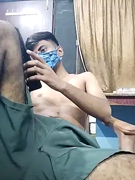 Snapshot of YourTarzan chatting on October 1, 2025, 8:35 pm YourTarzan online show from October 1, 2025, 8:35 pm