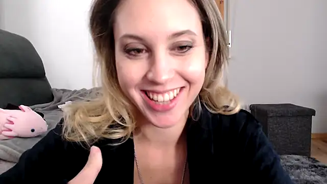 L Sofia online show from November 11, 2025, 5:19 pm