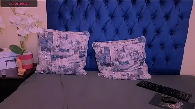 Snapshot of IndianSapphireX chatting on October 30, 2025, 5:17 am IndianSapphireX online show from October 30, 2025, 5:17 am