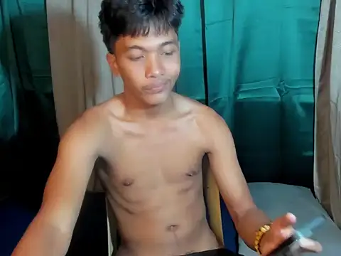 chris hot asian loverboy online show from March 31, 2026, 6:48 am